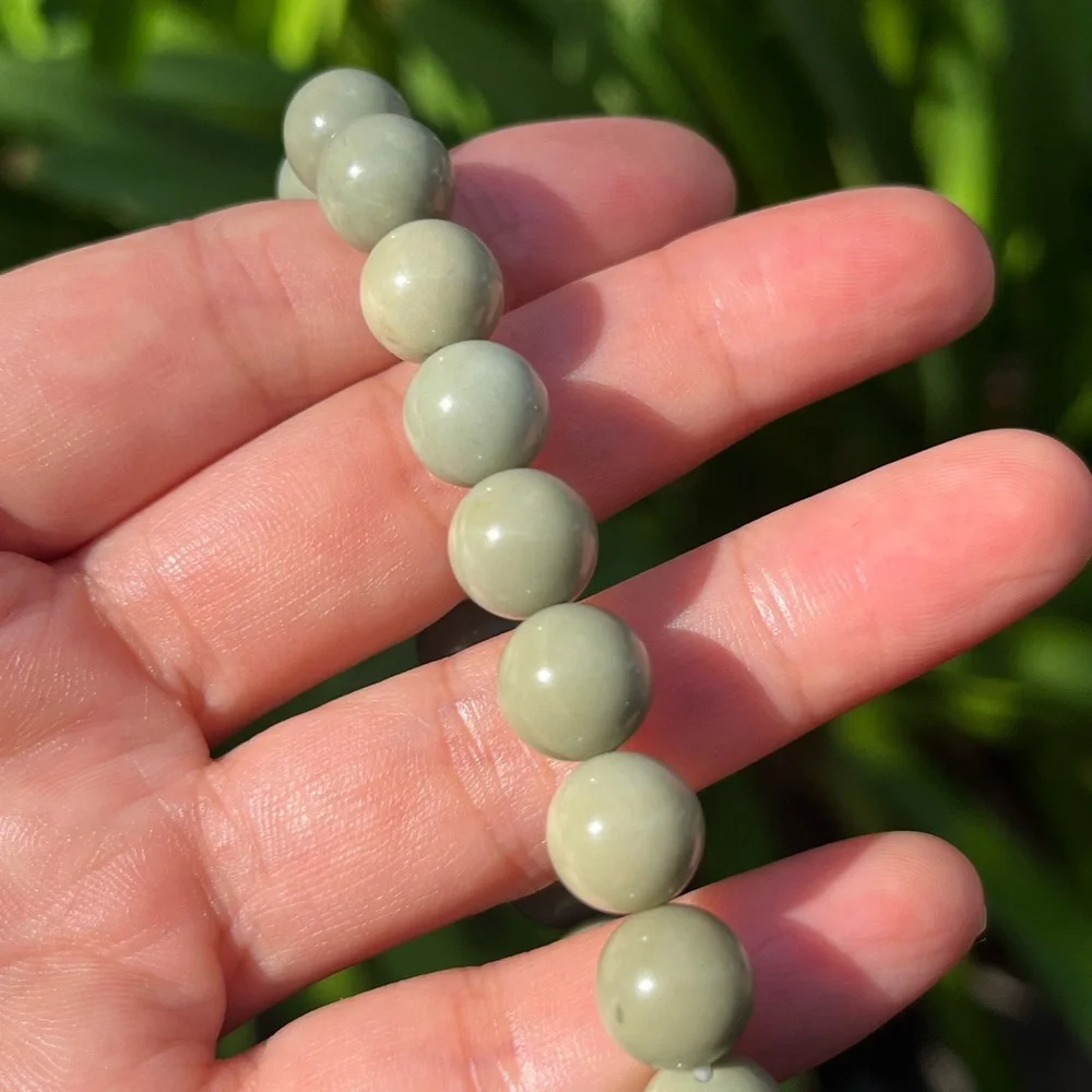 10mm stretchable‎ green Alashan agate bracelet